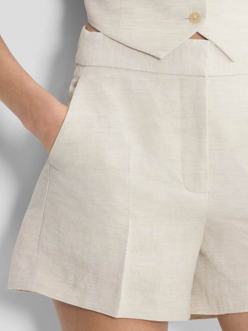 Wilfred Aritzia
The Limitless Short™ Mid-Thigh - CruiseLinen™
